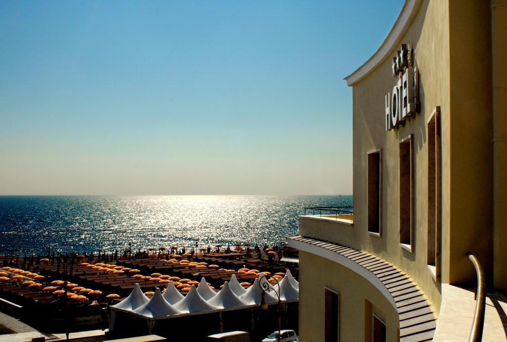 Hotel Belvedere ลิโด ดิ ออสเตีย ภายนอก รูปภาพ